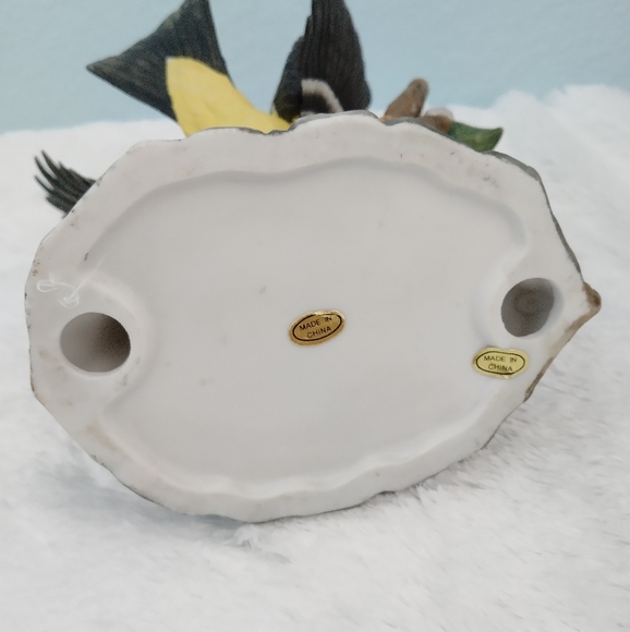 Goldfinch and Lilies Vintage Ceramic Hand Painted Figurine Cottagcore - Picture 3 of 16